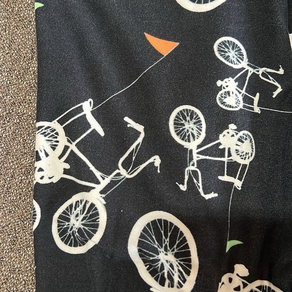 LuLaRoe bicycle print leggings. One Size. - Picture 5 of 7